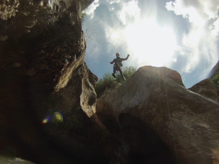 Saut en canyoning